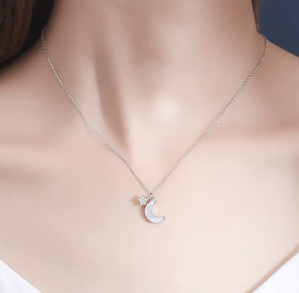 Noira Moon Chain.