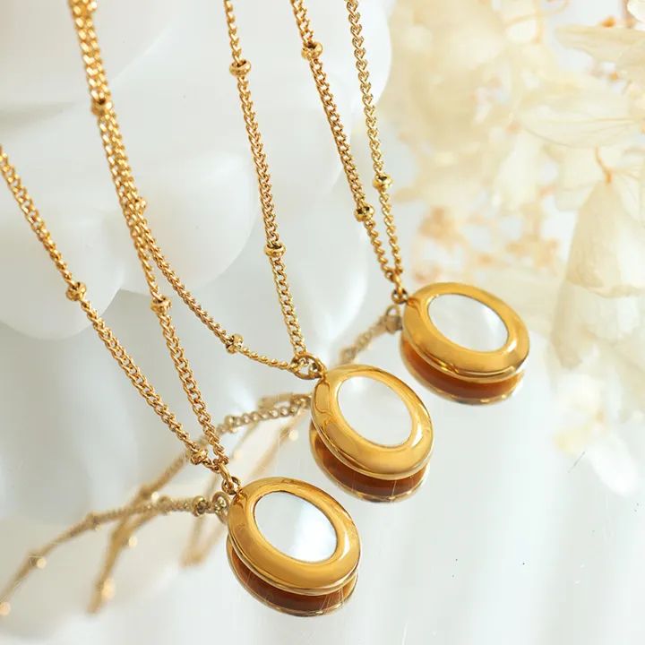 Oval Necklace.
